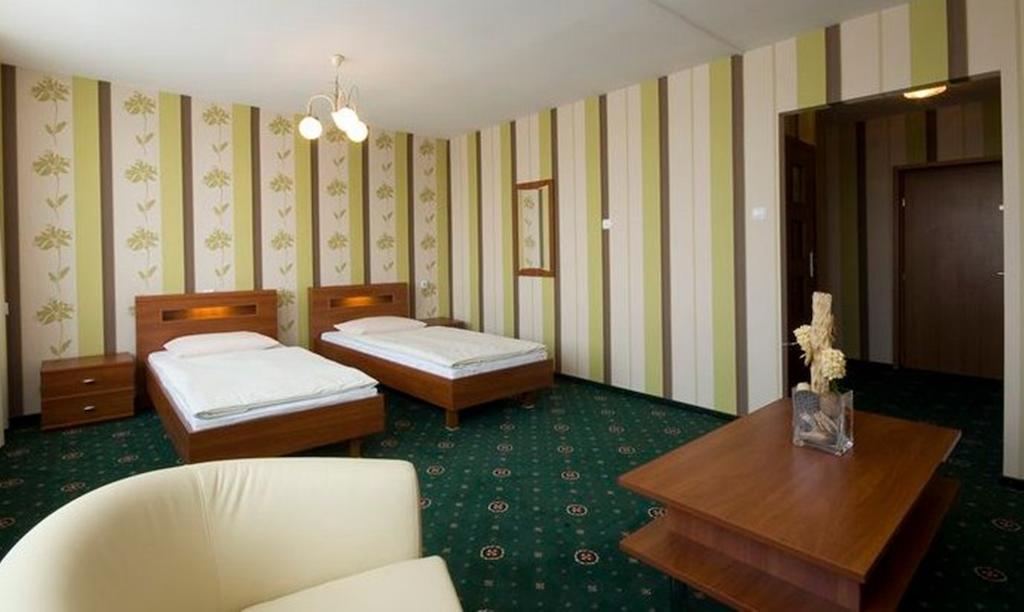 Hotel Naramowice Posen Exterior foto
