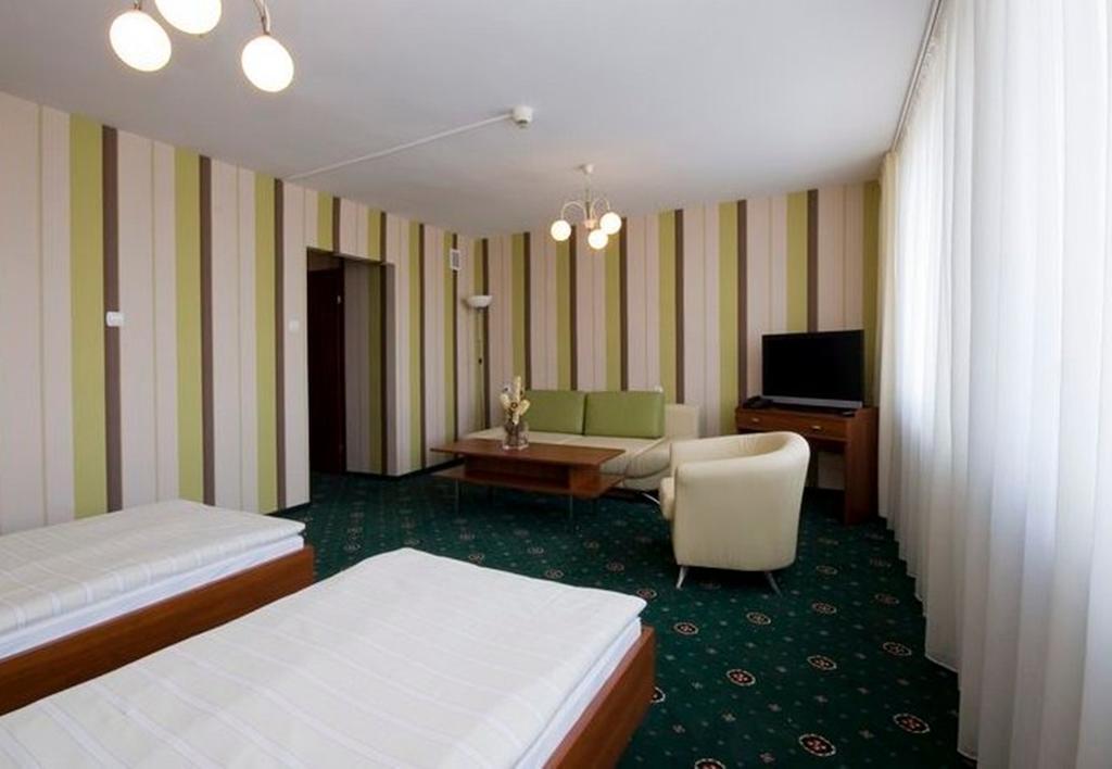 Hotel Naramowice Posen Exterior foto
