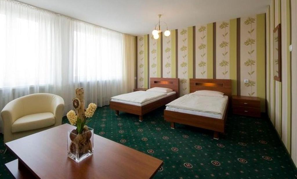 Hotel Naramowice Posen Zimmer foto