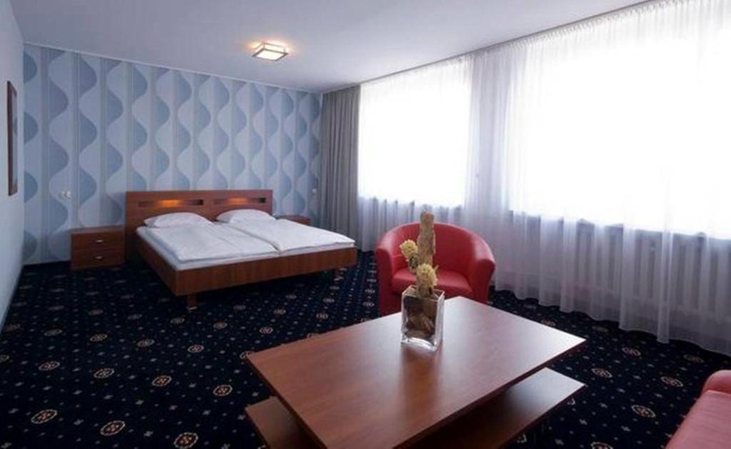 Hotel Naramowice Posen Zimmer foto